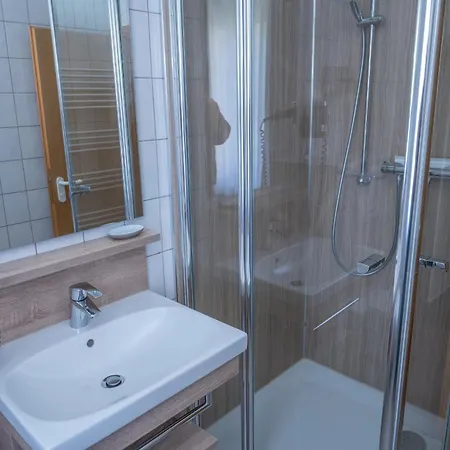 Haus Roseneck 1 *